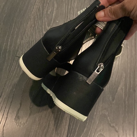 Sorel Cameron ankle strap shoes - Picture 7 of 10